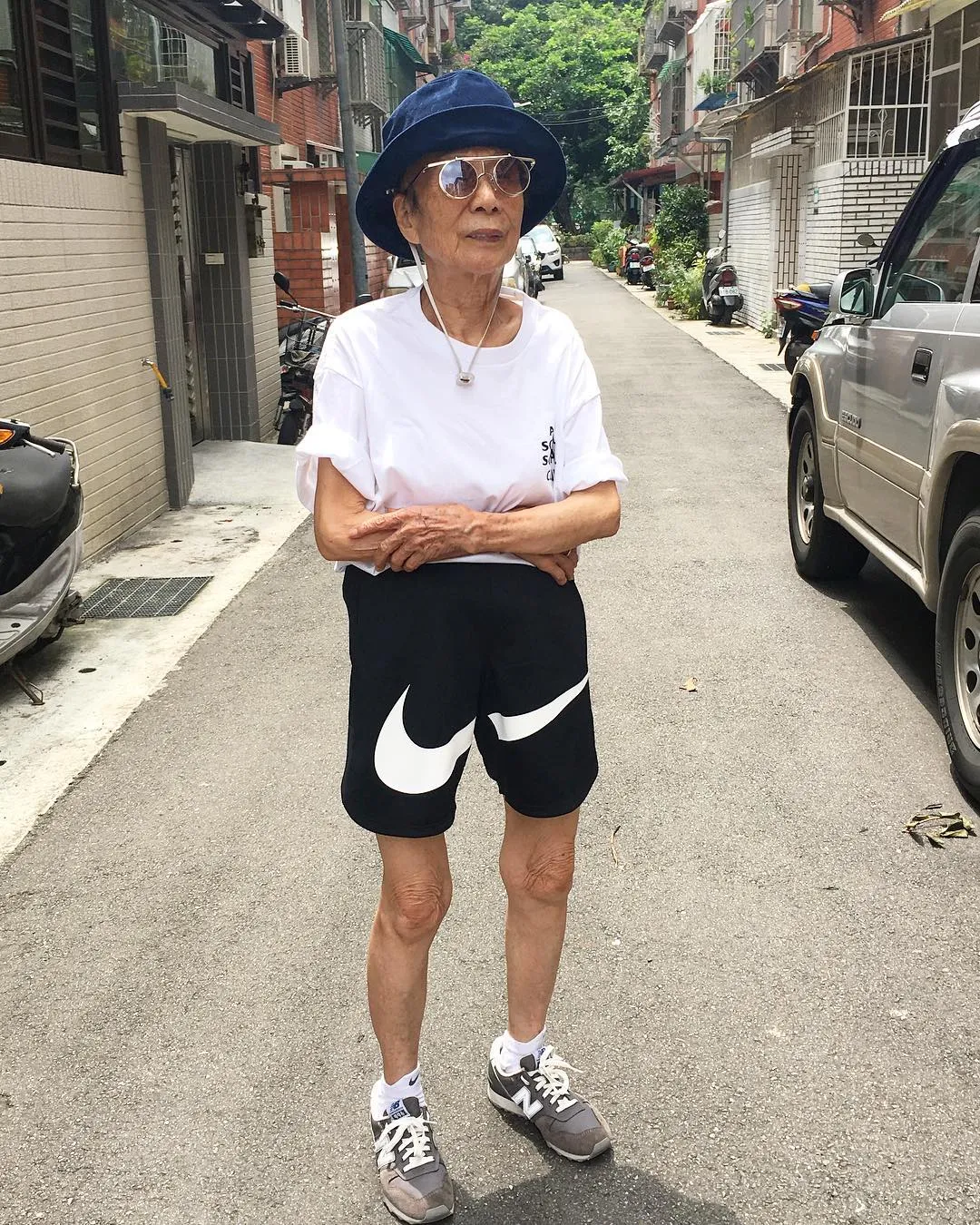 Ramai di Instagram, Nenek 88 Tahun Bergaya Layaknya Gadis Remaja. Asli Gayanya Kekinian Banget! 11