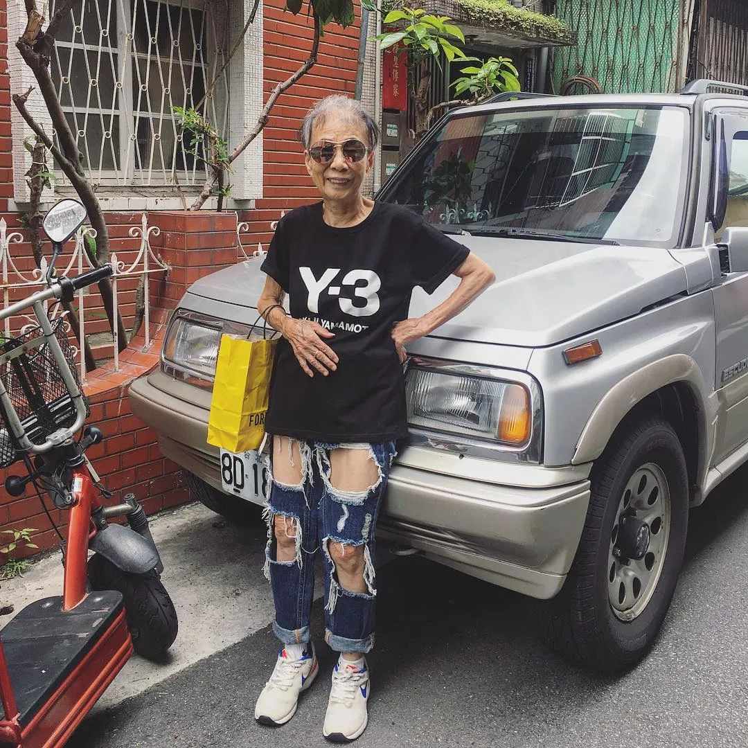 Ramai di Instagram, Nenek 88 Tahun Bergaya Layaknya Gadis Remaja. Asli Gayanya Kekinian Banget! 16