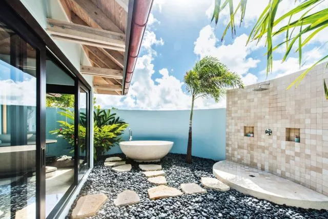 15 Inspirasi Desain Kamar Mandi Pedesaan Outdoor 33