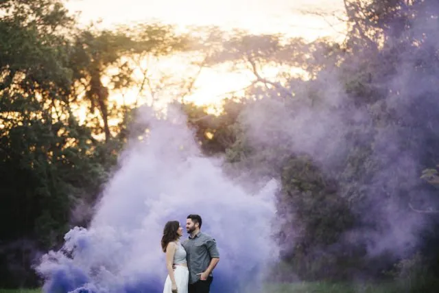 Biar Hasil Foto Prewedding Lebih Manis dan Berkesan, 14 Properti Sederhana Ini Bisa Kalian Gunakan 22