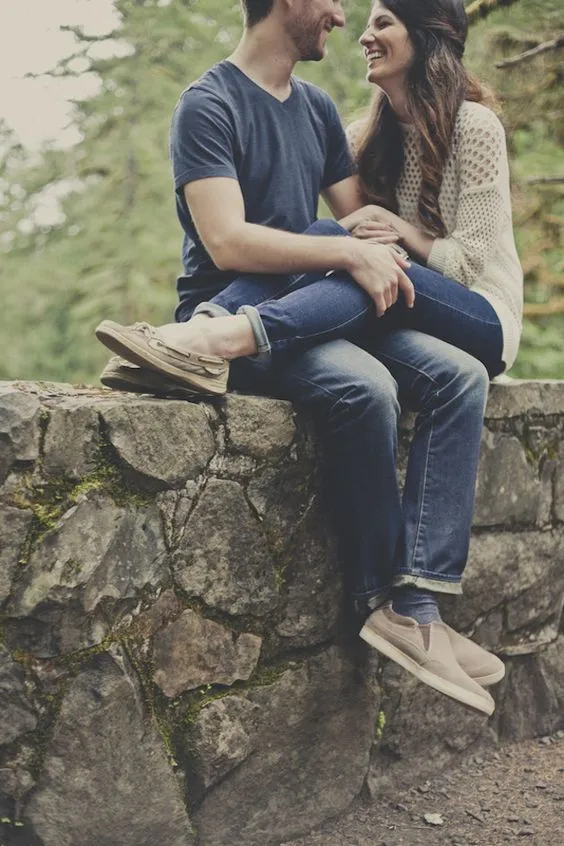 10 Inspirasi Prewedding Konsep Simpel Sambil Mengenakan Baju Kaos. Kalau Bisa Nyaman, Kenapa Harus yang Ribet? 15