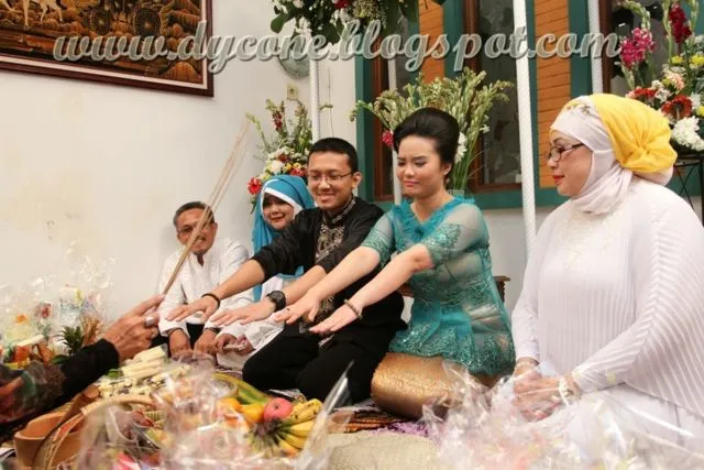 Mengenal Prosesi 'Ngeuyeuk Seureuh' dari Adat Sunda yang Dilakukan Raisa dan Hamish. Yuk Simak Sampai Habis 15