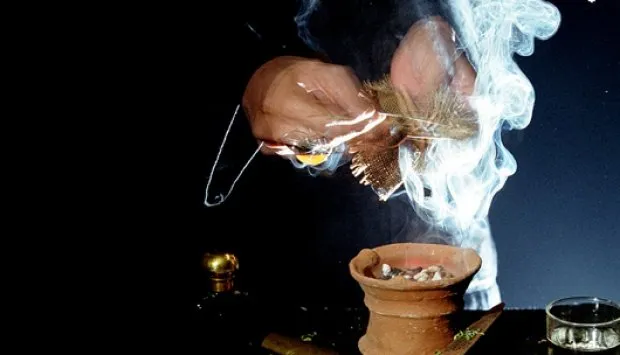Zaman Boleh Modern, Tapi Banyak Orang Indonesia Masih Percaya Dukun Santet! Mungkin Ini Alasannya 8