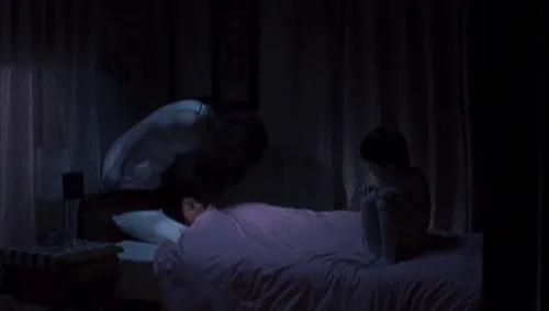 7 Tanda-Tanda Kalau Ada Hantu di Rumahmu. Kalau Nggak Percaya, Buktikan Sendiri Deh Ya! 11