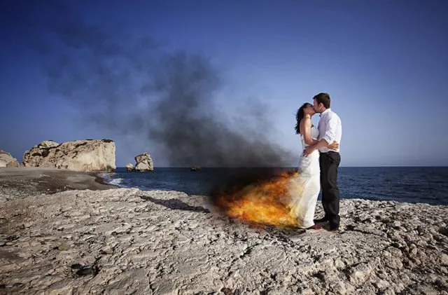 Inilah Prosedur Berbahaya Prewedding dengan Konsep Bakar Gaun yang Lagi Hits di Instagram. Ih, Ngeri! 10