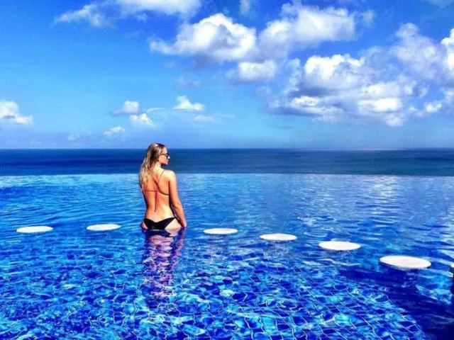 10 Hotel di Bali dengan Infinity Pool Terbaik & Instagramable 12