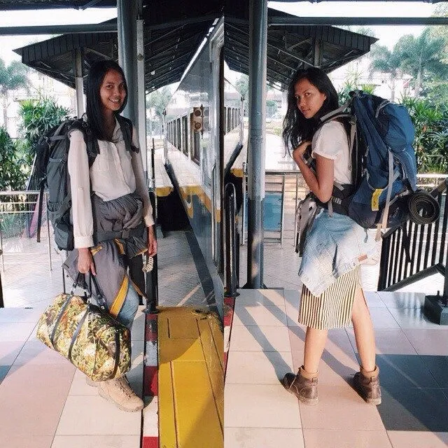 Mengintip 20 Gaya Busana Sang Model Kembar Valerie-Veronika, Bikin Nggak Bisa Move-on Kepoin Instagramnya! 25