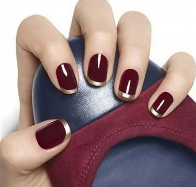 13 Modifikasi Polesan Kuku Ala French Manicure yang Memanjakan Mata 26