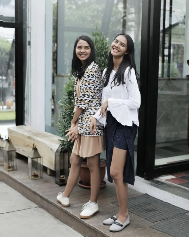Mengintip 20 Gaya Busana Sang Model Kembar Valerie-Veronika, Bikin Nggak Bisa Move-on Kepoin Instagramnya! 24