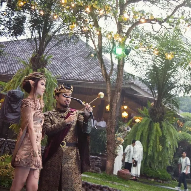 Pernikahan Bertema Game of Thrones dengan Latar Rustic Ini Jadi Sorotan. Unik dan Mengesankan! 24