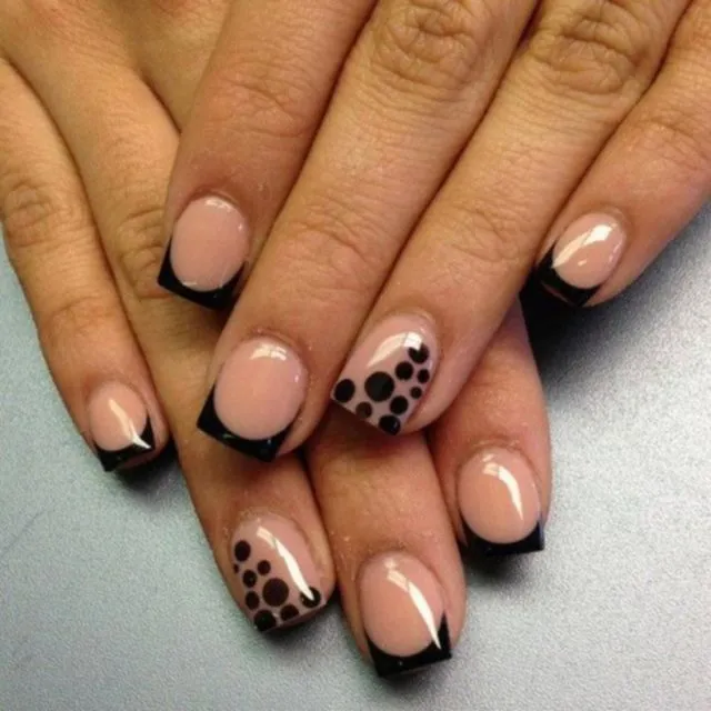 13 Modifikasi Polesan Kuku Ala French Manicure yang Memanjakan Mata 20