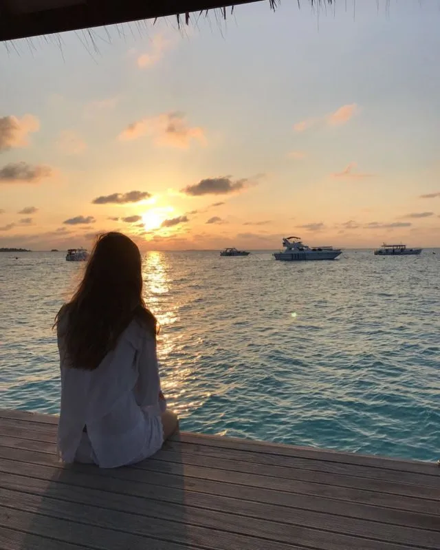 Demi Liburan Mewah, Cewek Cantik Ini Rela Hidup Ngirit. Makan Sayur dan Jalan Kaki ke Kantor! 23