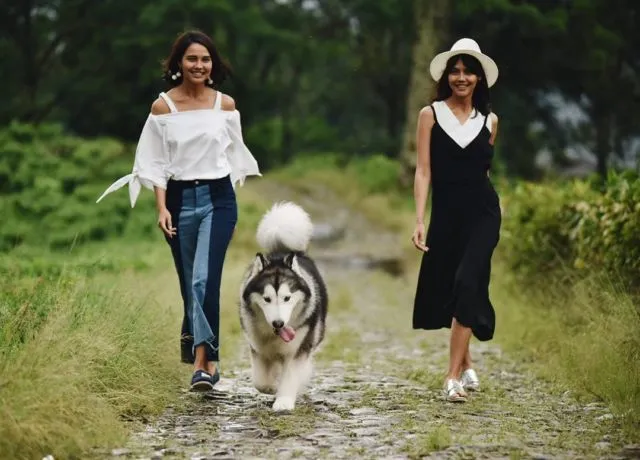 Mengintip 20 Gaya Busana Sang Model Kembar Valerie-Veronika, Bikin Nggak Bisa Move-on Kepoin Instagramnya! 30
