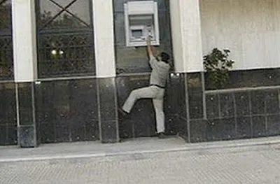 12 Bentuk ATM Paling Aneh dari Seluruh Dunia. Bikin Heran dan Bikin Ngakak Juga 15