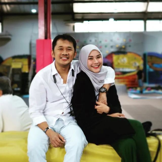 Deretan Selebriti yang Menikah dengan Duda. Kadang Jodoh Kita Masih Jadi Jodoh Orang Lain :D 13
