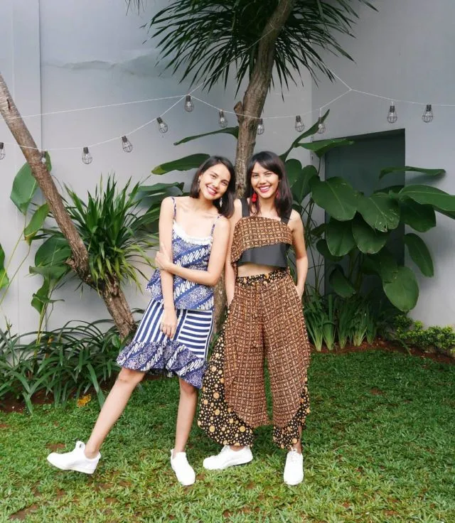 Mengintip 20 Gaya Busana Sang Model Kembar Valerie-Veronika, Bikin Nggak Bisa Move-on Kepoin Instagramnya! 31