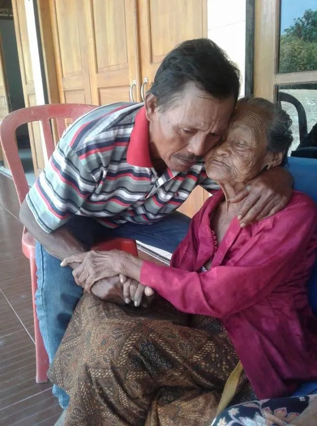 Merantau 35 Tahun Tanpa Kabar, Lelaki Ini Akhirnya Pulang dan Bertemu Ibunya yang Sudah Renta 5
