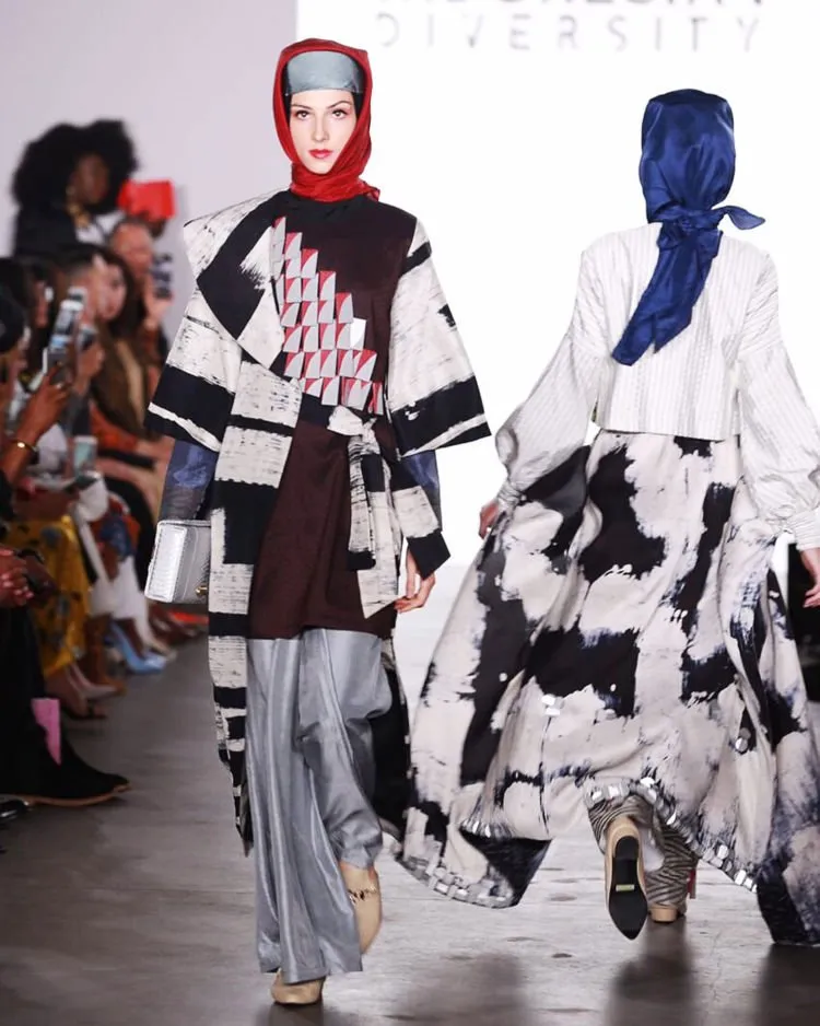 Dian Pelangi Pamerkan Koleksinya di New York Fashion Week. Baju Muslim Bisa Sekeren Ini, Hebat! 13