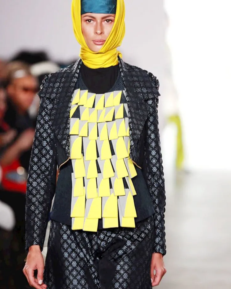 Dian Pelangi Pamerkan Koleksinya di New York Fashion Week. Baju Muslim Bisa Sekeren Ini, Hebat! 10