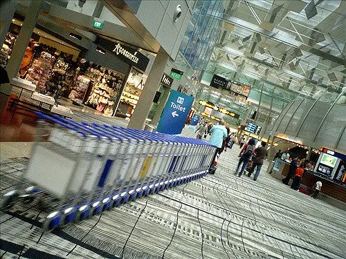 Biar Jadi Bandara Kelas Dunia, Airport Soetta Sediakan Jasa Porter Gratis. Keren Atau Bikin Manja?! 5