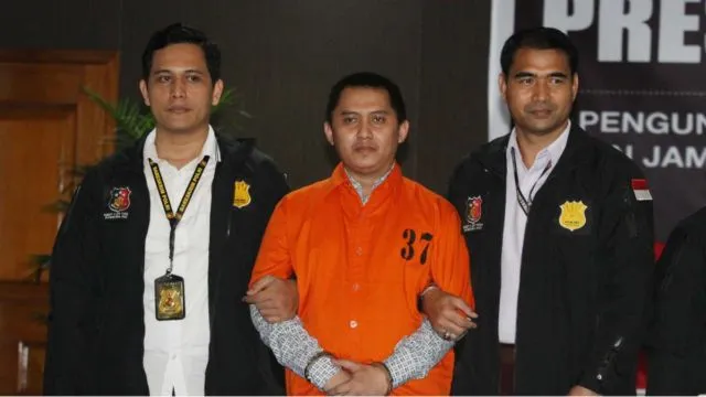 Bos First Travel dengan Enteng Bilang 'Lupa' Pas Ditanya Penyidik. Nasib 58 Ribu Muslim Disepelekan 6
