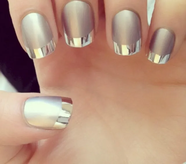 13 Modifikasi Polesan Kuku Ala French Manicure yang Memanjakan Mata 14