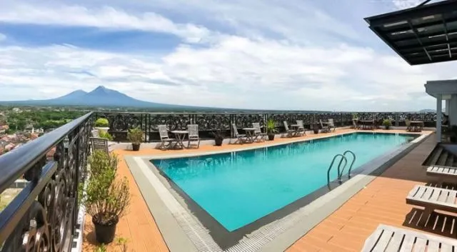 7 Hotel di Jogja dengan Kolam Renang Infinity yang Keren Abis. Cocok Nih Buat Liburan Nanti! 11