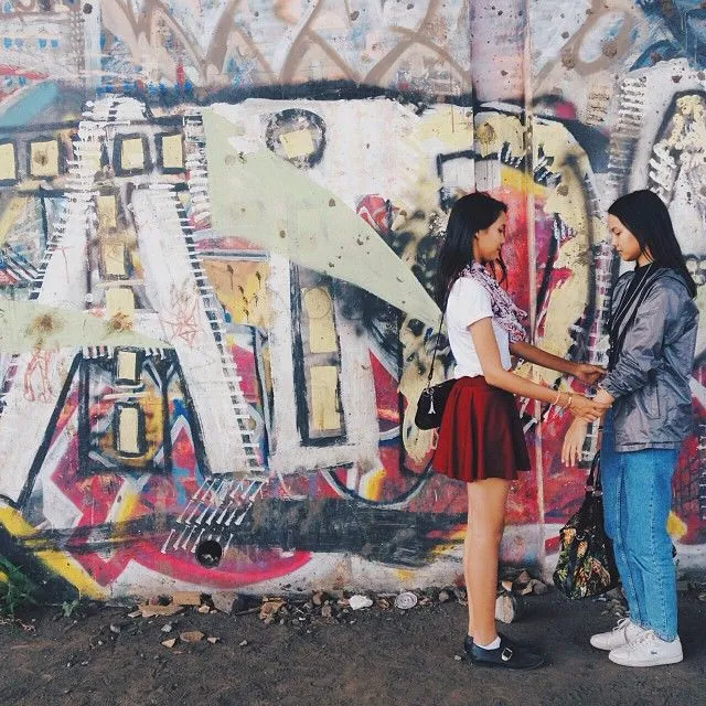 Mengintip 20 Gaya Busana Sang Model Kembar Valerie-Veronika, Bikin Nggak Bisa Move-on Kepoin Instagramnya! 22