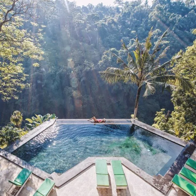 10 Hotel di Bali dengan Infinity Pool Terbaik & Instagramable 20