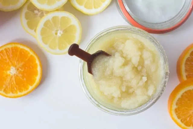 Basmi Komedo dengan 6 Scrub Alami Ini, Nggak Perlu Lagi Facial atau Pencet-pencet Sendiri 7