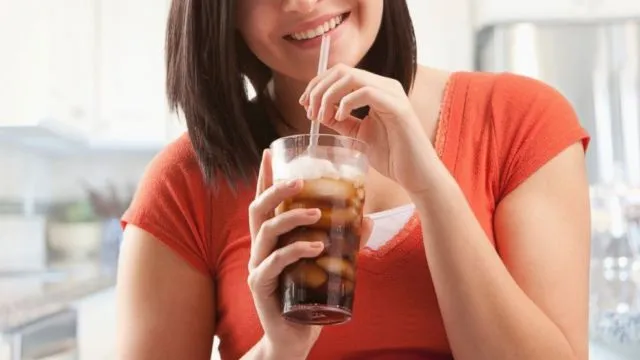 Inilah yang Terjadi pada Tubuh 1 Jam Usai Konsumsi Minuman Bersoda. Efeknya Ada yang Mirip Narkoba! 9