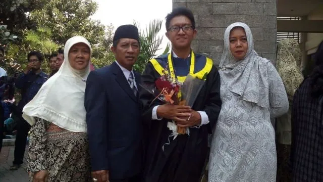 Jadi Anak Pertama Itu Menyenangkan, tapi Semua Berhenti Saat Kamu Udah Dianggap Dewasa #HipweeJurnal 7