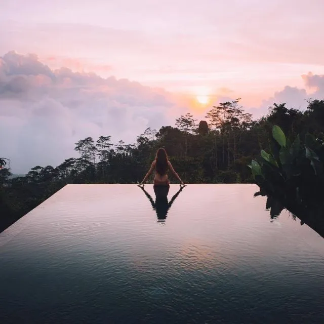 10 Hotel di Bali dengan Infinity Pool Terbaik & Instagramable 18