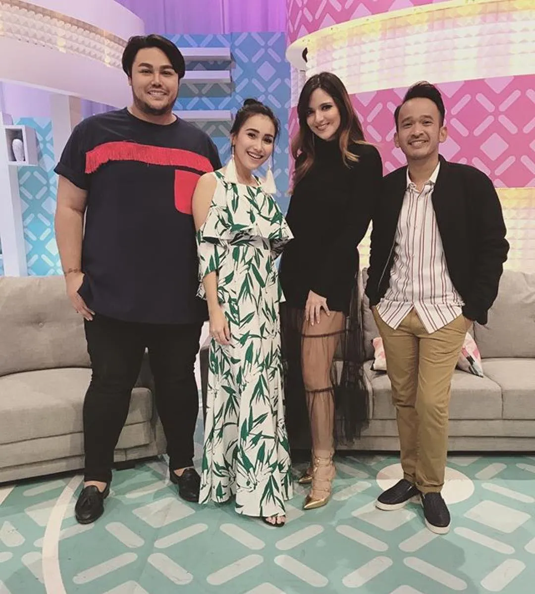 Kenapa Sih Ayu Tingting Selalu Dihujat Sebegitunya? Lagi, Kali Ini Dibandingkan dengan Nia Ramadhani! 6