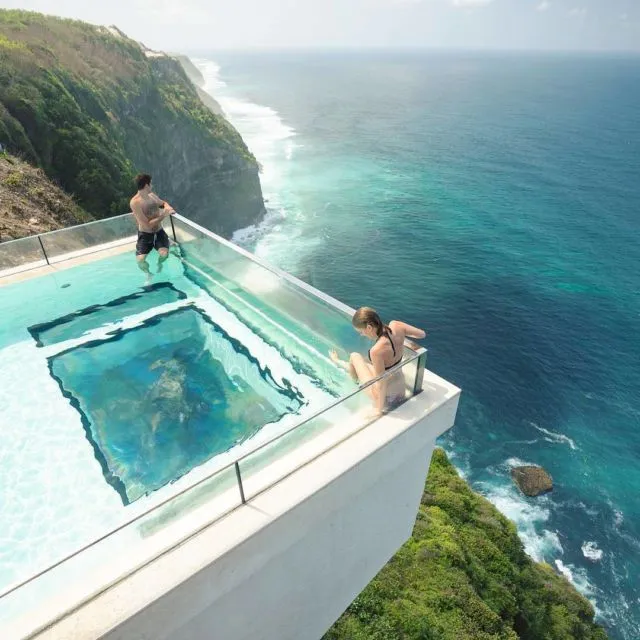 10 Hotel di Bali dengan Infinity Pool Terbaik & Instagramable 13 Hotel di Bali dengan Infinity Pool