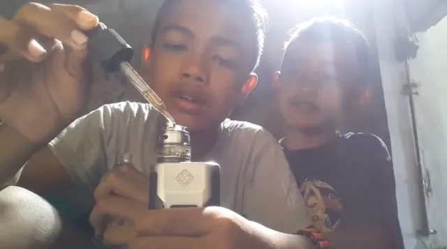 Muncul Video Review Vape dari 2 Bocah di Bawah Umur. Asli Miris Kalau Lihat Tingkah Anak Sekarang 8
