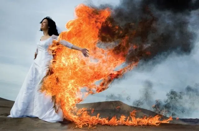Inilah Prosedur Berbahaya Prewedding dengan Konsep Bakar Gaun yang Lagi Hits di Instagram. Ih, Ngeri! 6