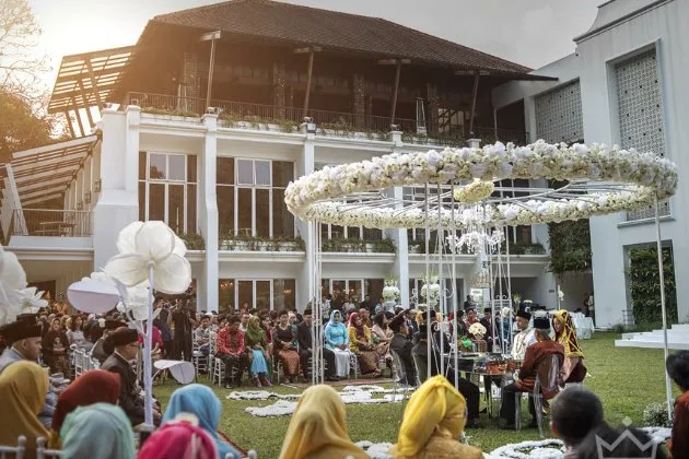 10 Inspirasi Penataan Lokasi Akad Nikah Outdoor, Cocok Buat Kalian Penyuka Suasana Alam 19