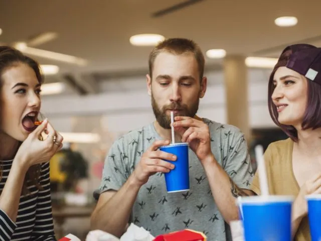 Inilah yang Terjadi pada Tubuh 1 Jam Usai Konsumsi Minuman Bersoda. Efeknya Ada yang Mirip Narkoba! 13