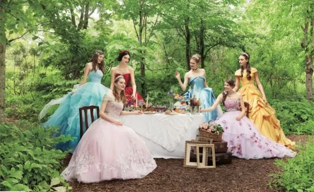 Inilah Rancangan Gaun Pengantin Disney di Peluncuran Perdana. Minat? Harus Rogoh Kocek 40 Juta untuk Sewanya Saja! 11