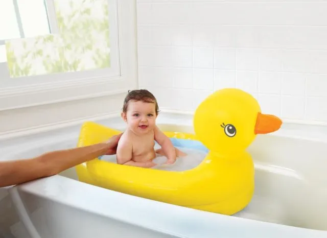 Bukan Saat Newborn, 10 Kado Ini Justru Bisa Diberikan Saat Bayi Sudah Berusia 4 Bulanan 17