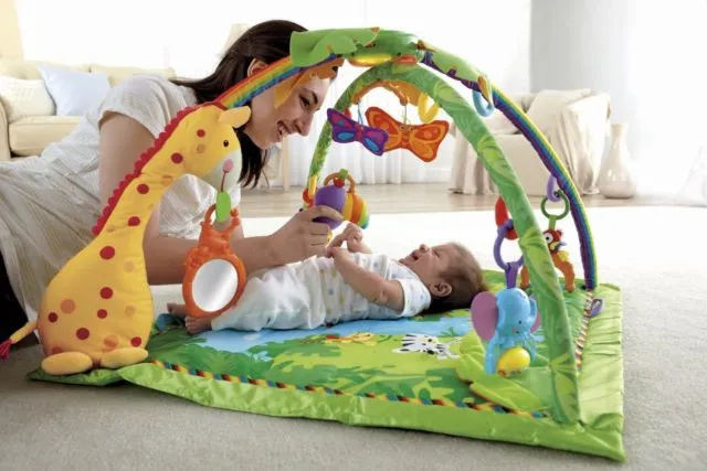 Bukan Saat Newborn, 10 Kado Ini Justru Bisa Diberikan Saat Bayi Sudah Berusia 4 Bulanan 12