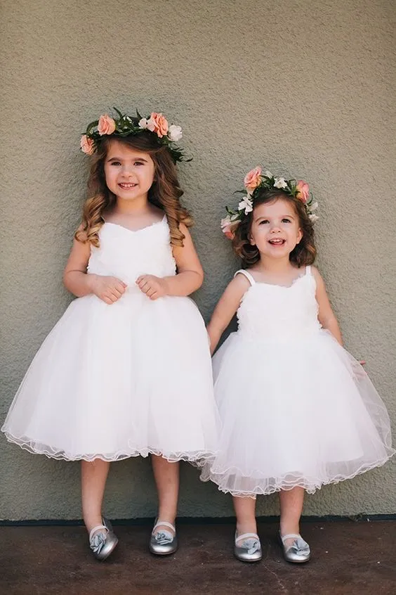 14 Inspirasi Gaun Flower Girl untuk Hari Pernikahanmu Nanti. Lihatnya Bikin Gemas! 24