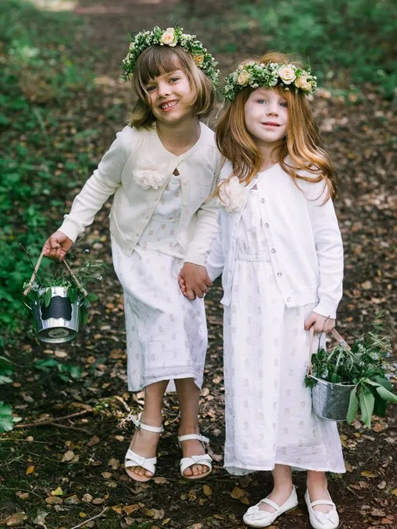 14 Inspirasi Gaun Flower Girl untuk Hari Pernikahanmu Nanti. Lihatnya Bikin Gemas! 28