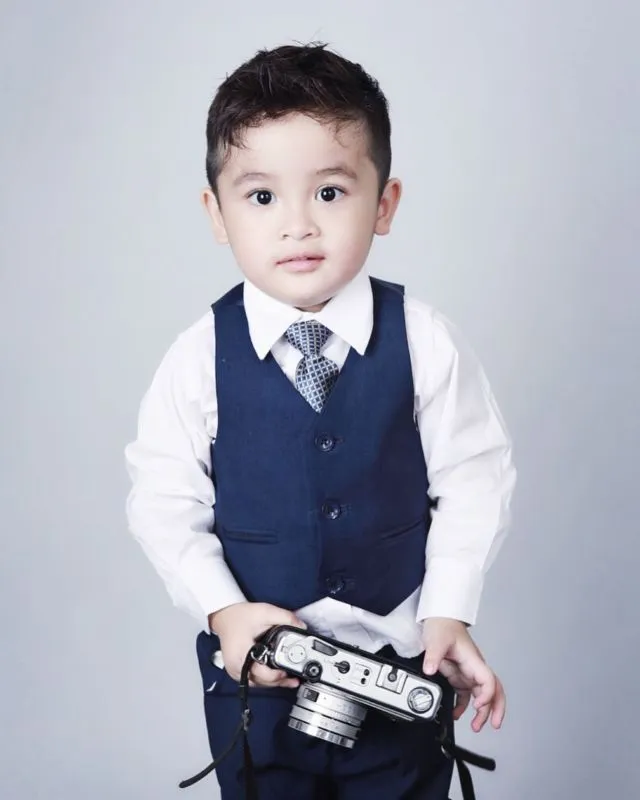 Galeri 12 Potret si Kembar Zac dan Zoe Anak Jonathan Frizzy. Selain Lucu, Mereka Juga Stylish Abis 23