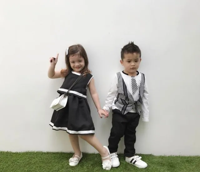 Galeri 12 Potret si Kembar Zac dan Zoe Anak Jonathan Frizzy. Selain Lucu, Mereka Juga Stylish Abis 18