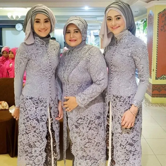 10 Inspirasi Kebaya Plus-Size. Soal Penampilan, Badan Sintal Tak Jadi Soal 20
