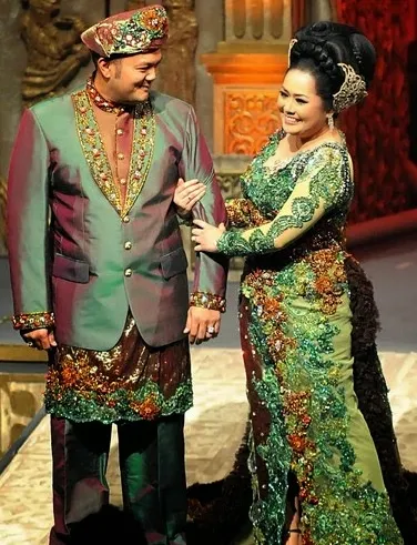 10 Inspirasi Kebaya Plus-Size. Soal Penampilan, Badan Sintal Tak Jadi Soal 12