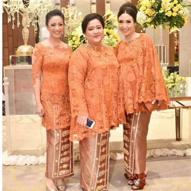 10 Inspirasi Kebaya Plus-Size. Soal Penampilan, Badan Sintal Tak Jadi Soal 15