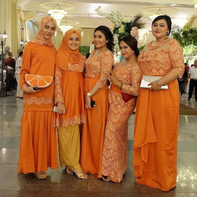 10 Inspirasi Kebaya Plus-Size. Soal Penampilan, Badan Sintal Tak Jadi Soal 19